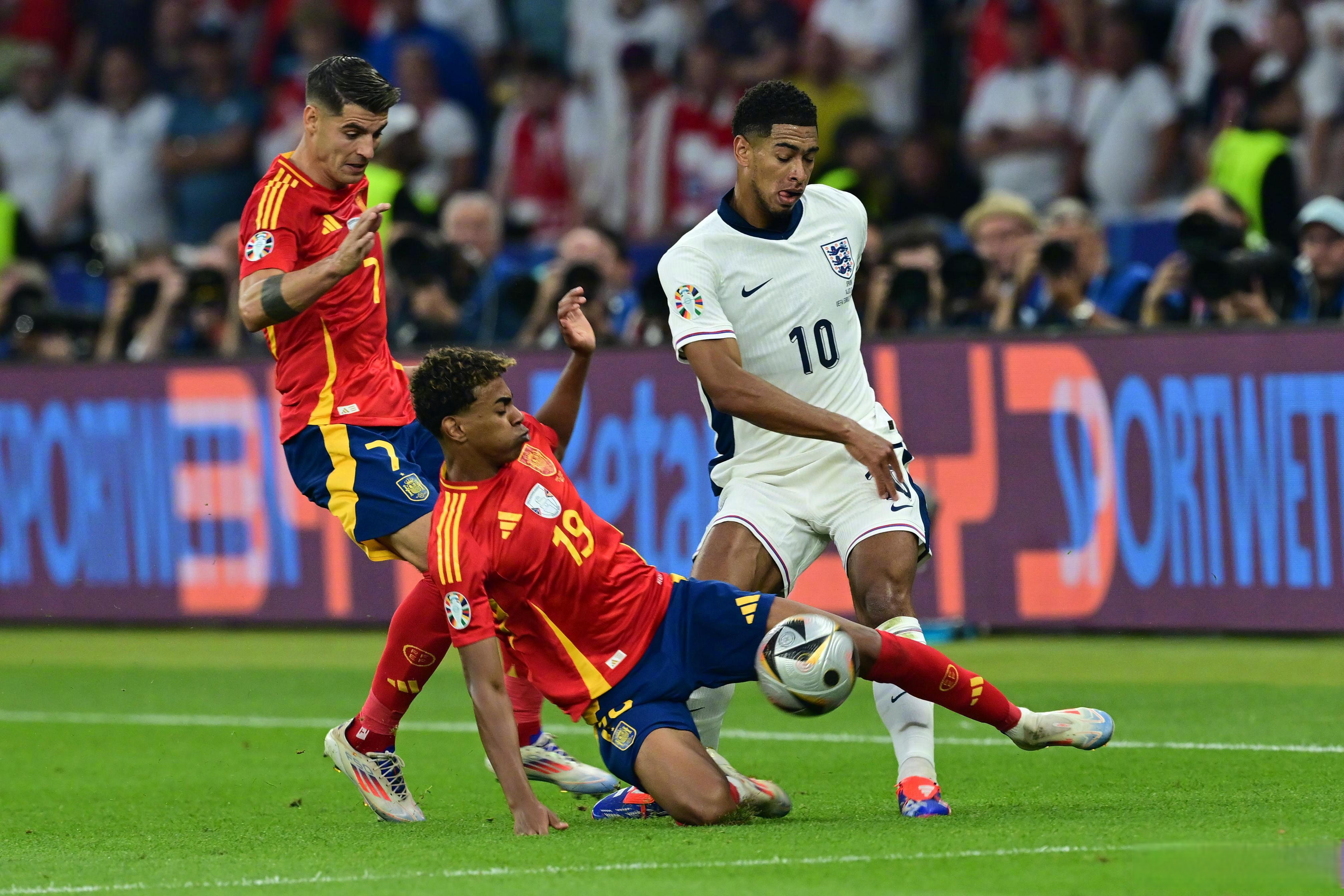 欧洲俱乐部在最新一场足球比赛中取得成功 欧洲俱乐部在最新一场足球比赛中取得成功