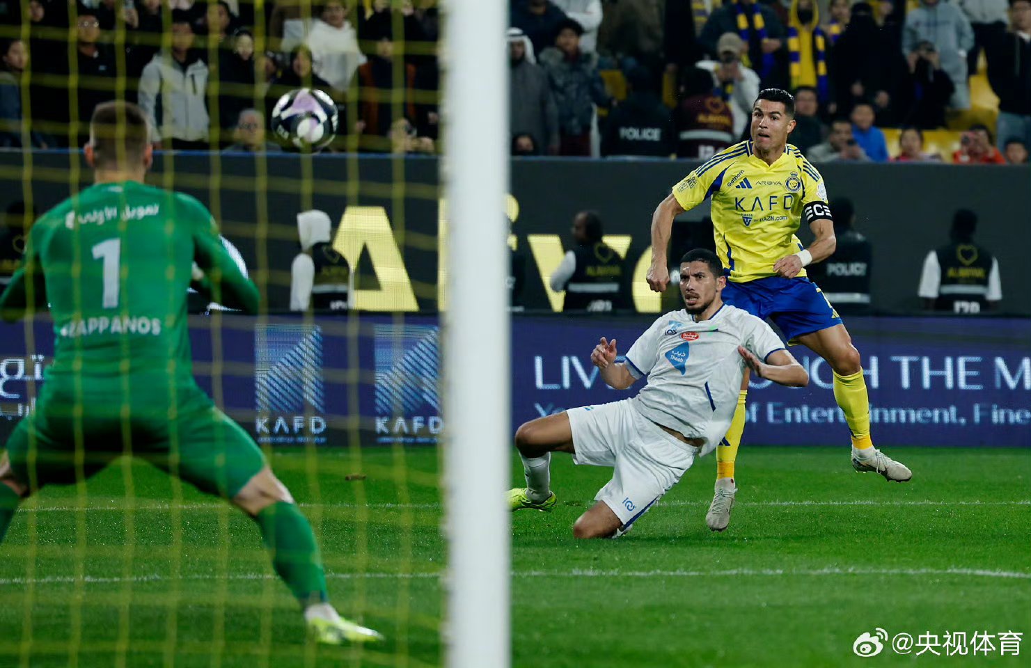 关于沙尔克足球俱乐部在比赛中展现出团队协作，喜获胜利的信息