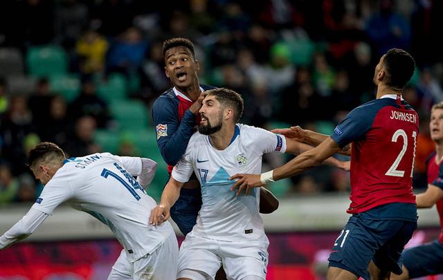 瑞典队在欧预赛上演“绝杀”球迷沸腾欢呼的简单介绍