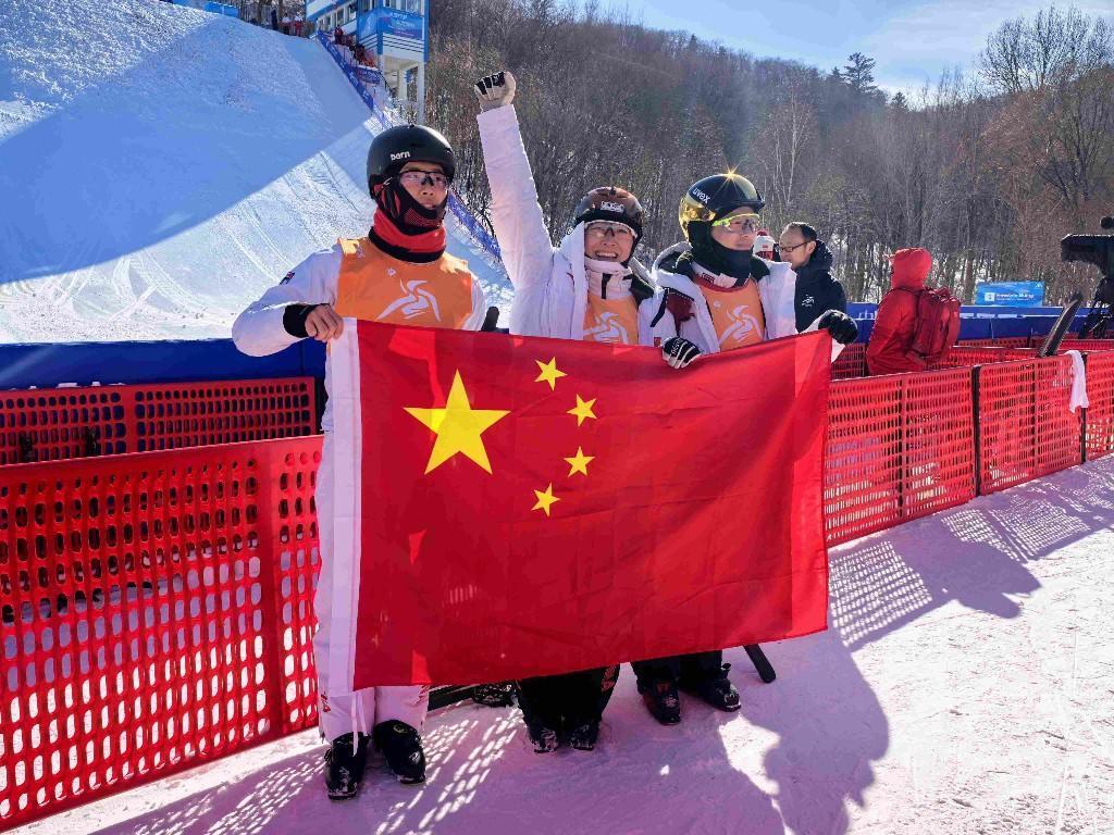 加拿大滑雪选手速度飞快，夺得桂冠