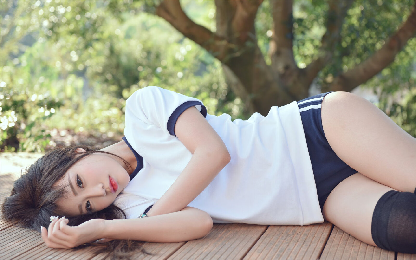 极速防线，当F1揭幕战之夜遇上门迪的人形超跑表现