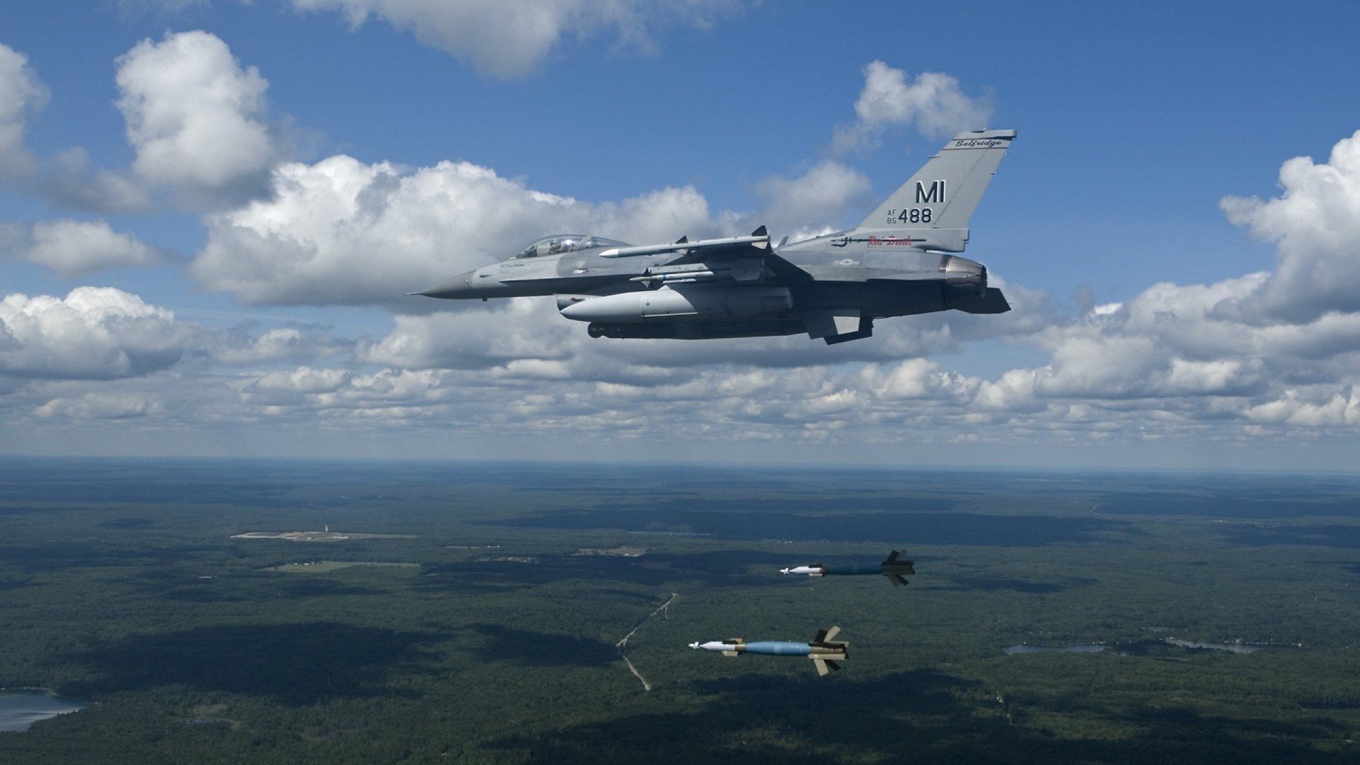 激情碰撞之夜，F1新赛季揭幕战与阿圭罗的火热状态交相辉映