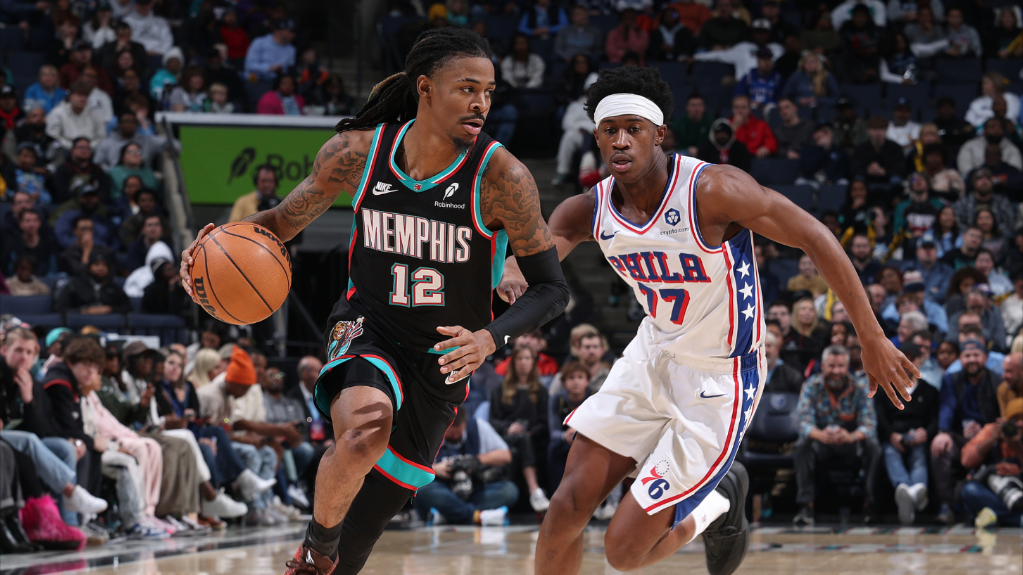 76人防守锁死灰熊，德罗赞压力下完成爆发