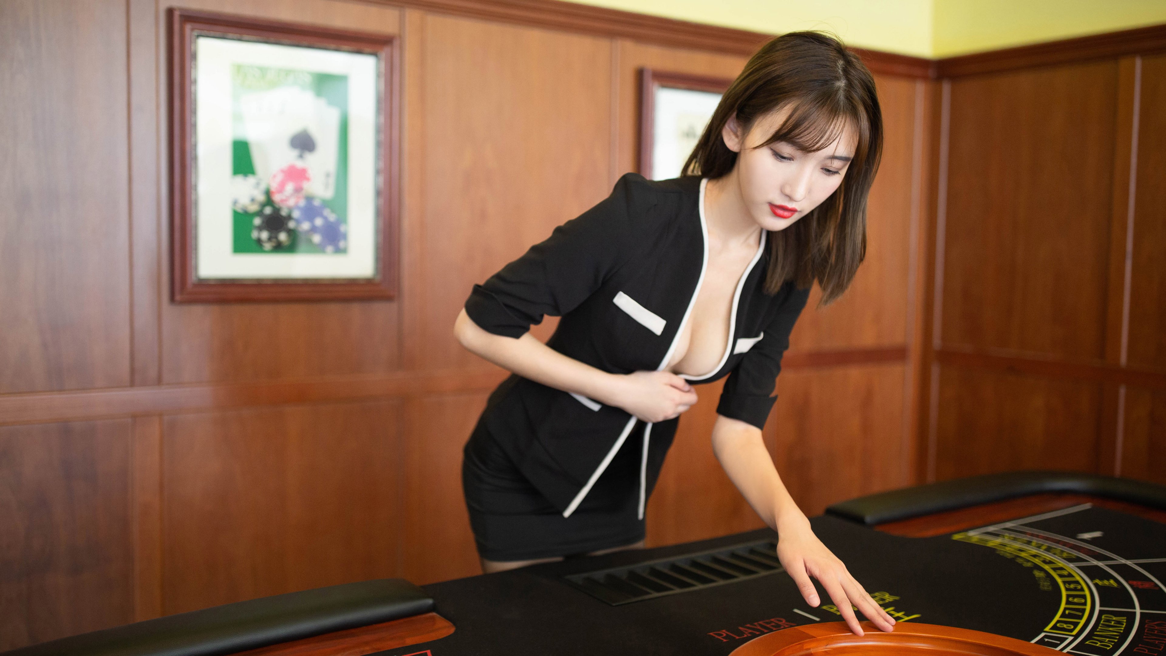 疯狂碾压！恩比德双面演绎关键先生，凯尔特人团队风暴撕裂广厦